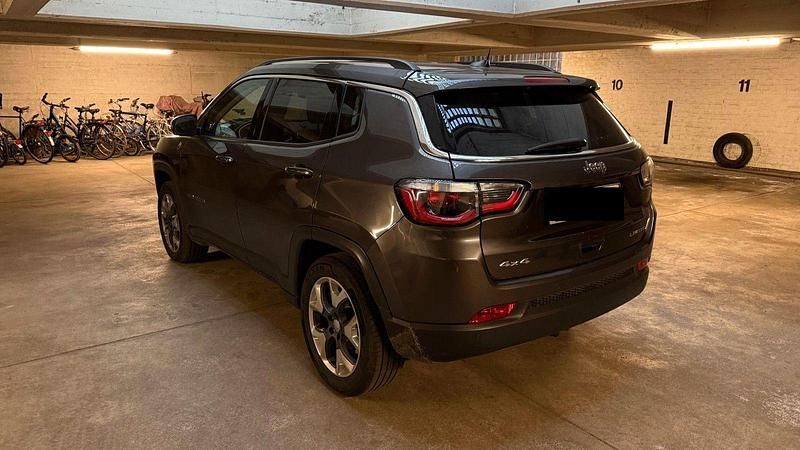 Gebraucht Jeep Compass Limited 140 PS (102 kW) 2017 Grau SUV