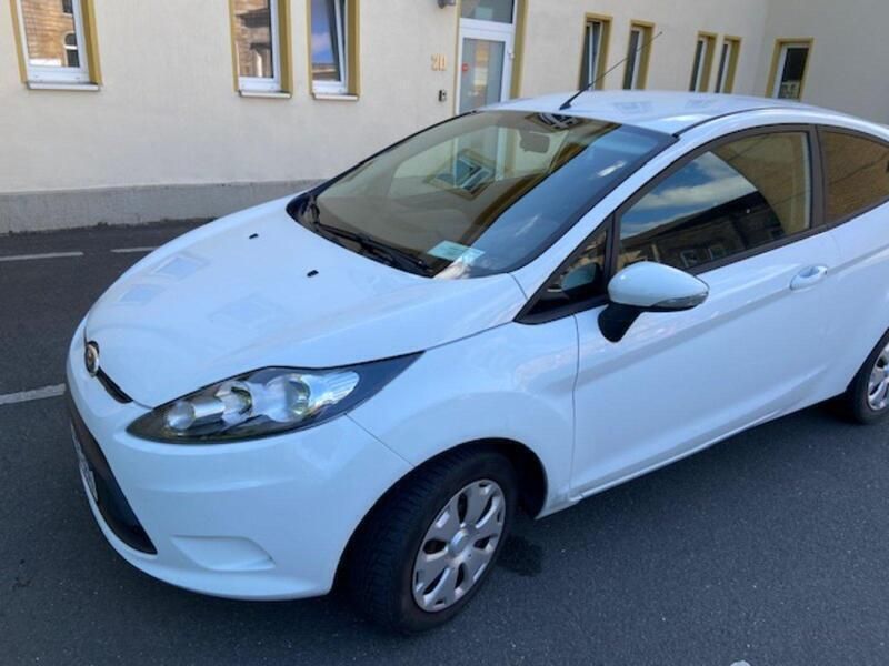Weiß Gebraucht 2010 Ford Fiesta Trend Kleinwagen | 3.200 € (Fairer Preis) - Bild 1/4