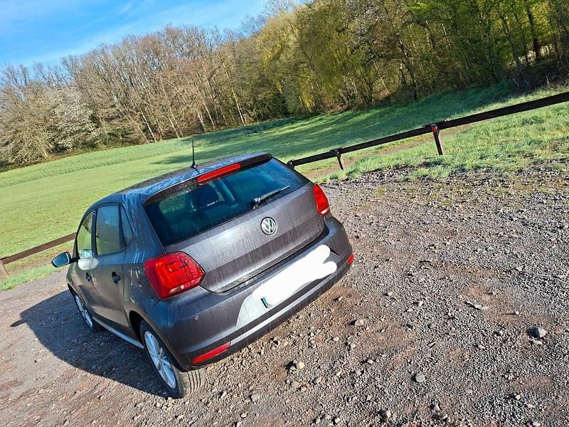 Second-hand VW Polo LOUNGE 75 CP (55 kW) 2016 Gri Hatchback