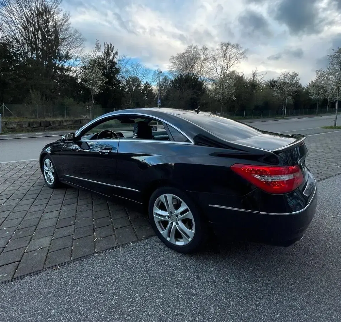Gebraucht Mercedes E250 204 PS (150 kW) 2009 Schwarz Coupé