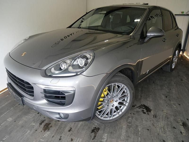 Grau Gebraucht 2016 Porsche Cayenne Sport SUV | 33.950 € (Fairer Preis) - Bild 1/4