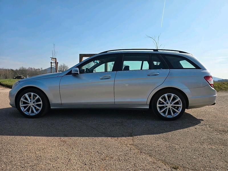 Gebraucht Mercedes 220 170 PS (125 kW) 2008 Silber Kombi