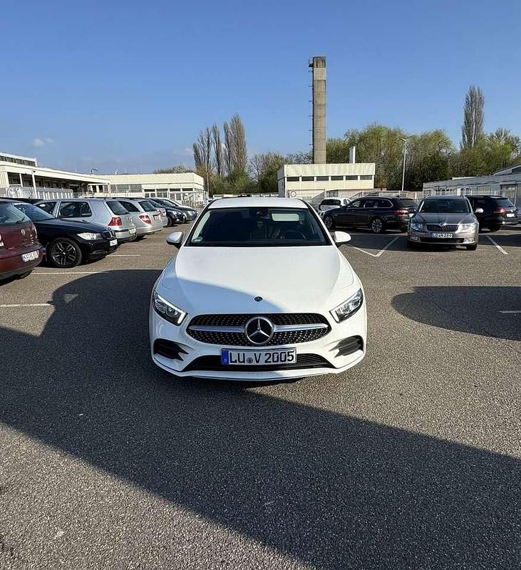 Weiß Gebraucht 2019 Mercedes A180 AMG line Kleinwagen | 26.000 € (Fairer Preis) - Bild 1/4