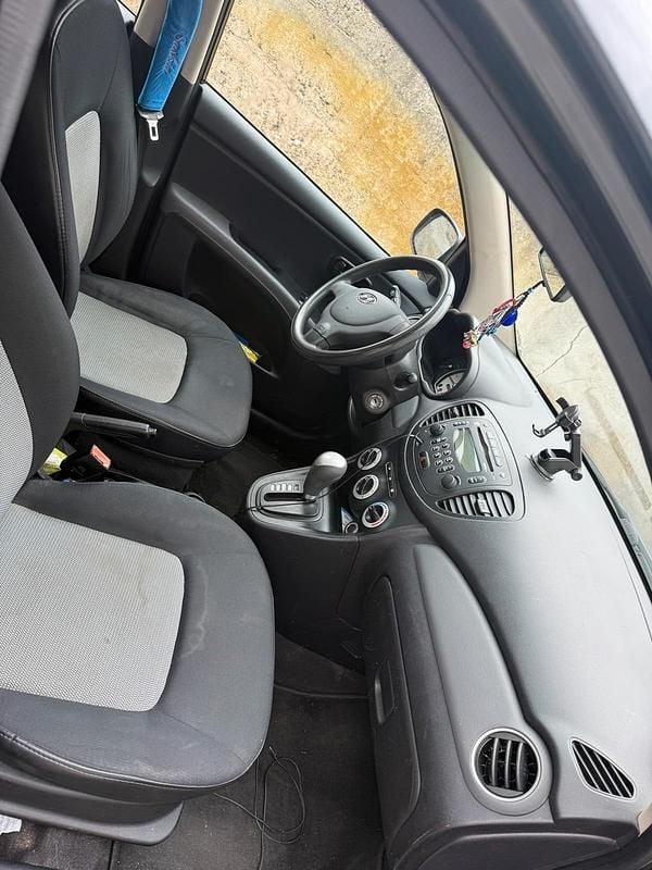 Gebraucht Hyundai i10 67 PS (49 kW) 2010 Schwarz Kleinwagen