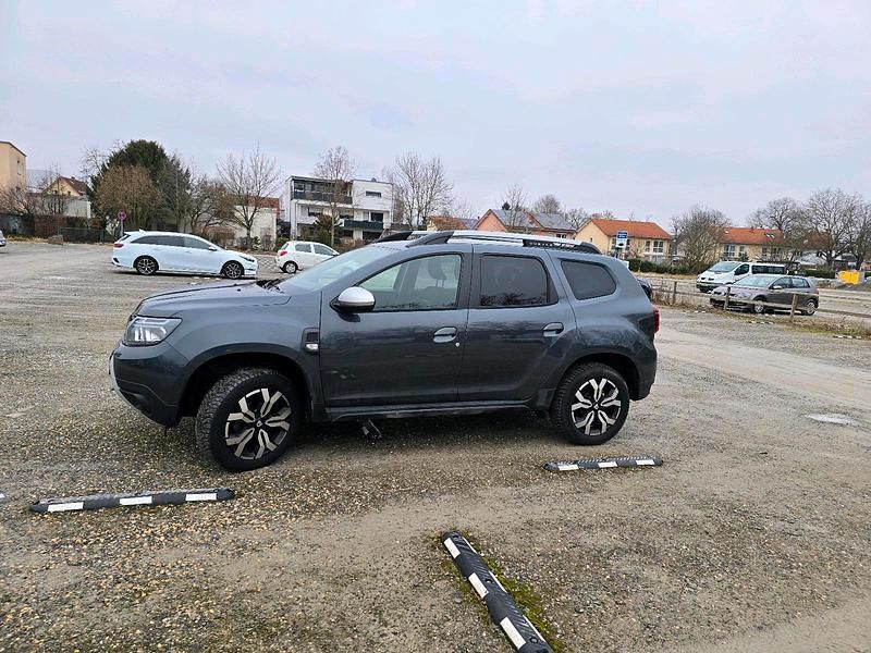 Gebraucht Dacia Duster Prestige 116 PS (85 kW) 2022 Grau SUV