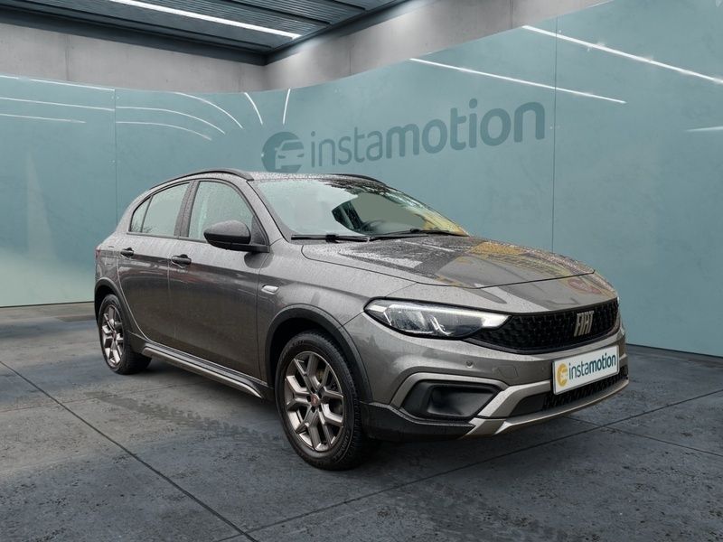 Grün Gebraucht 2021 Fiat Tipo Cross Limousine | 14.490 € (Etwas zu teuer) - Bild 1/3