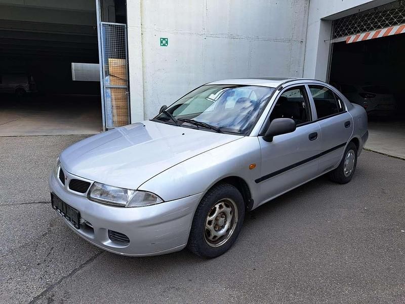 Gebraucht Mitsubishi Carisma 90 PS (66 kW) 2000 Grau Limousine