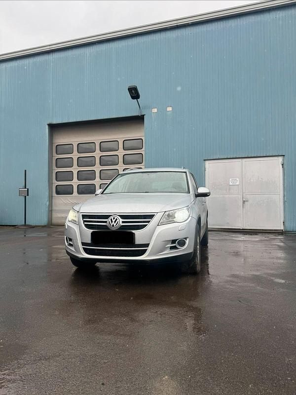Gebraucht VW Tiguan 140 PS (102 kW) 2008 Silber SUV