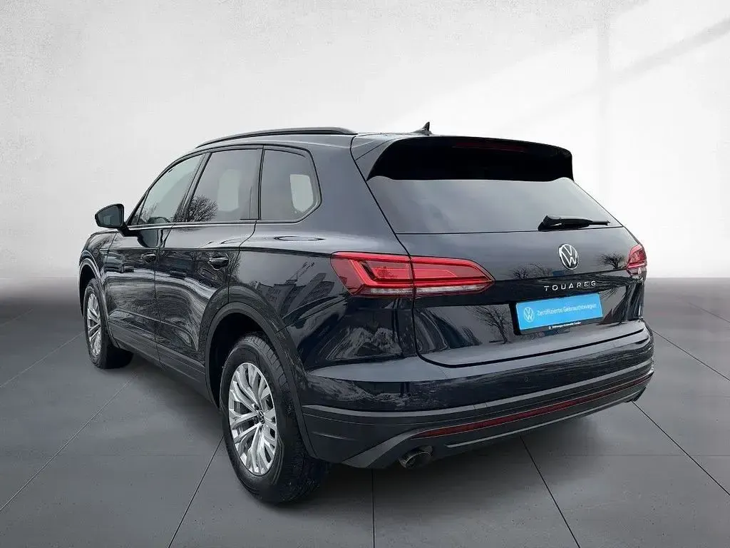 Second-hand VW Touareg Basis 231 CP (169 kW) 2022 Albastru SUV