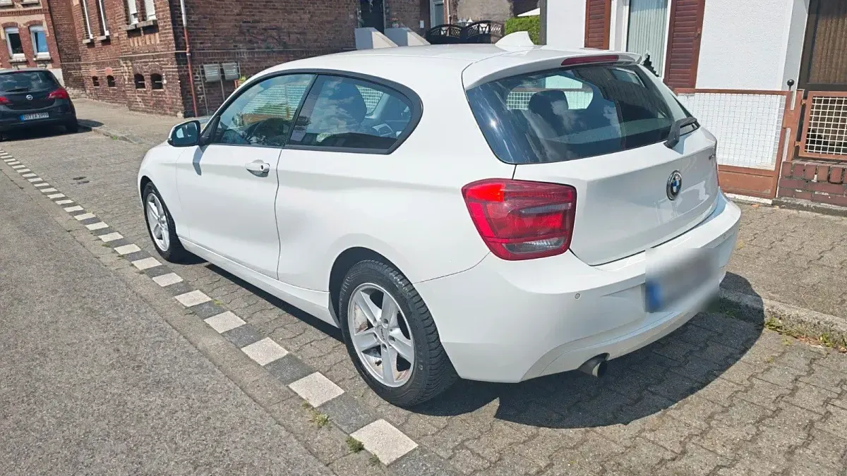 Gebraucht BMW 114 102 PS (75 kW) 2013 Weiß Kleinwagen