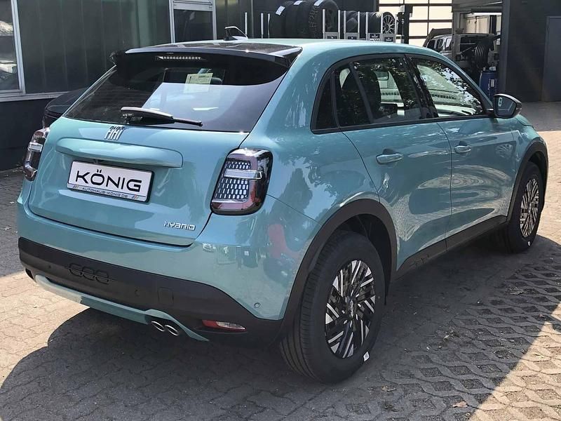 Neu Fiat 600 146 PS (107 kW) 2025 Blau Limousine