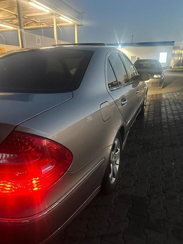 Gebraucht Mercedes E320 224 PS (164 kW) 2004 Andere farben Limousine