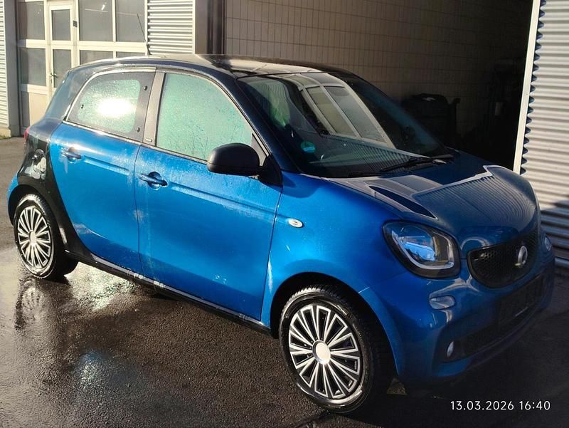 Second-hand Smart ForFour Passion 75 CP (55 kW) 2017 Albastru Hatchback