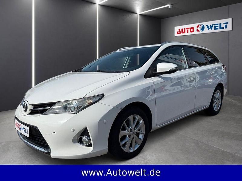 Weiß Gebraucht 2013 Toyota Auris Touring Sports Kombi | 9.990 € (Fairer Preis) - Bild 1/4