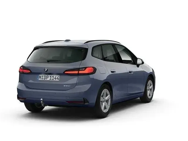 Gebraucht BMW 220 Active Tourer 170 PS (125 kW) 2025 Silber Van / Kleinbus