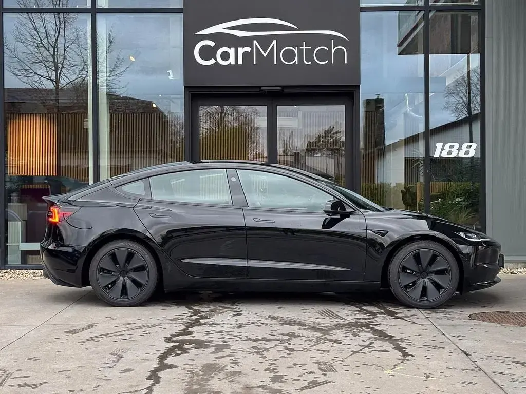Usado Tesla Model 3 Standard Range 208 kW (283 HP) 2025 Preto Sedan