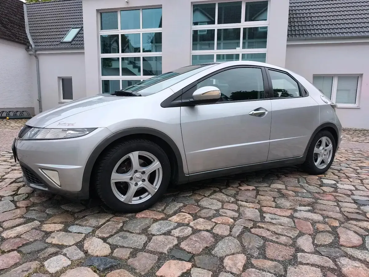 Gebraucht Honda Civic 100 PS (73 kW) 2011 Silber Limousine