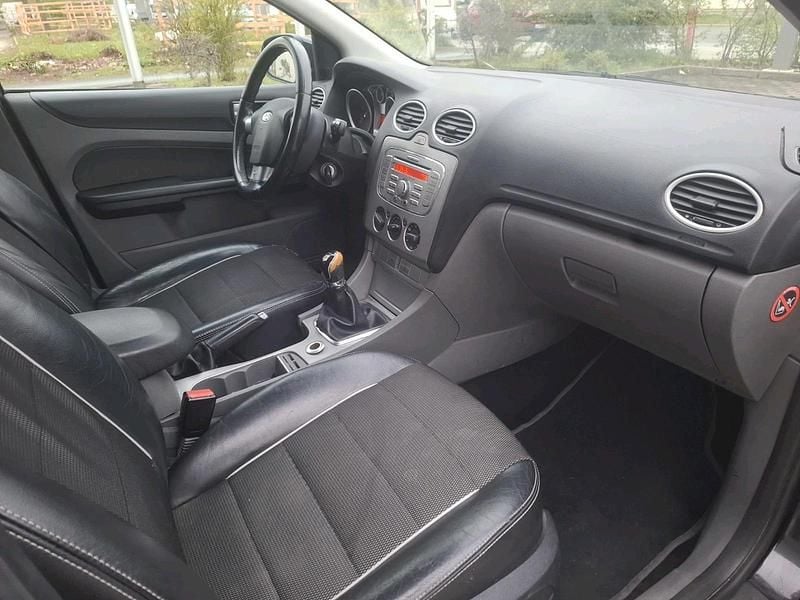 Second-hand Ford Focus 116 CP (85 kW) 2009 Negru Break