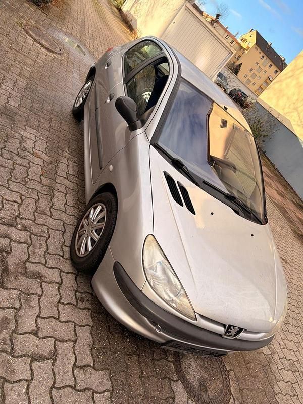 Gebraucht Peugeot 206 Style 90 PS (66 kW) 2001 Grau Kleinwagen
