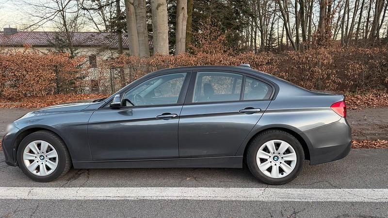 Gebraucht BMW 318 136 PS (100 kW) 2015 Grau Limousine