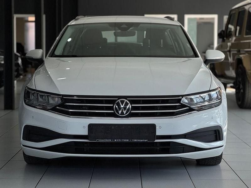 Gebraucht VW Passat R 150 PS (110 kW) 2022 Weiß Kombi