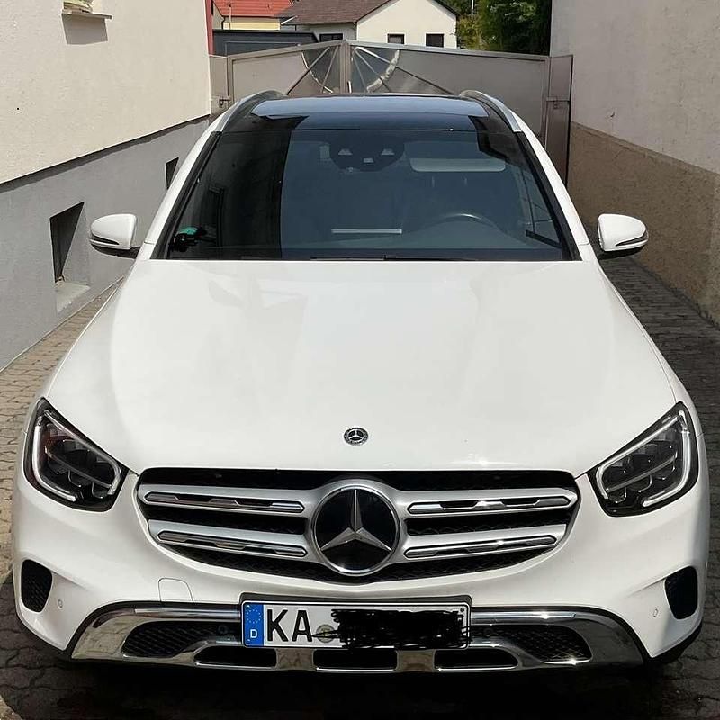 Weiß Gebraucht 2020 Mercedes GLC200 SUV | 36.200 € (Fairer Preis) - Bild 1/4