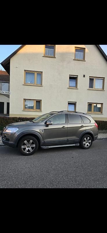 Braun Gebraucht 2008 Chevrolet Captiva SUV | 4.800 € (Teuer) - Bild 1/4