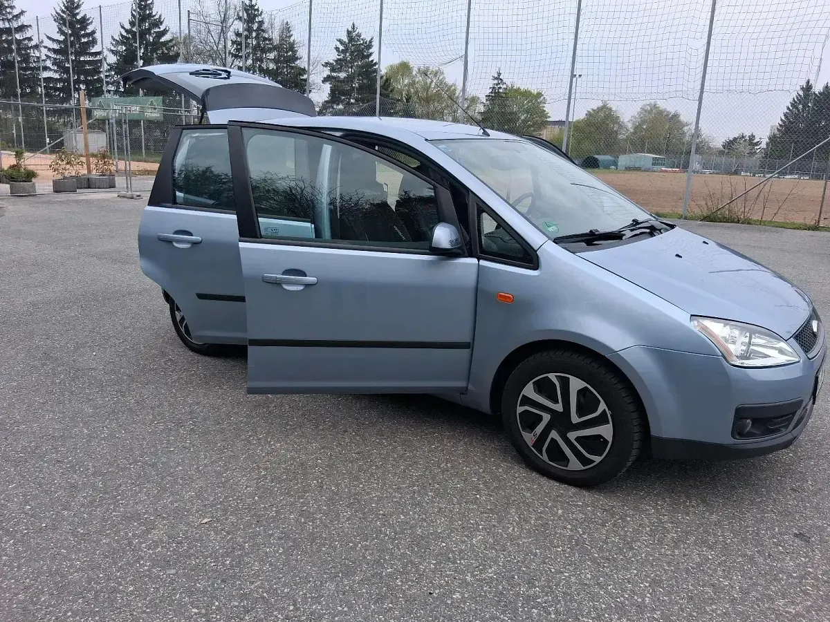 Second-hand Ford Focus 145 CP (106 kW) 2005 Albastru Hatchback