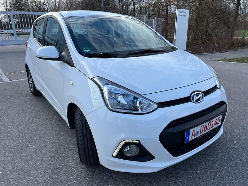 Gebraucht Hyundai i10 Edition 87 PS (63 kW) 2014 Weiß Kleinwagen