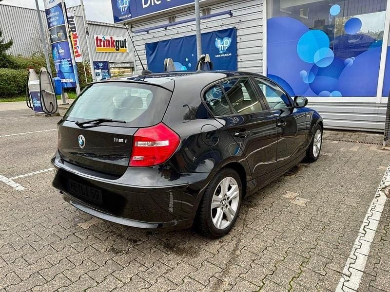 Schwarz Gebraucht 2011 BMW 116 Lifestyle Kleinwagen | 6.990 € (Guter Preis) - Bild 1/4