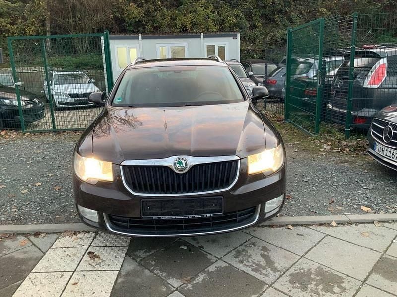 Braun Gebraucht 2012 Skoda Superb Limousine | 5.100 € (Fairer Preis) - Bild 1/4