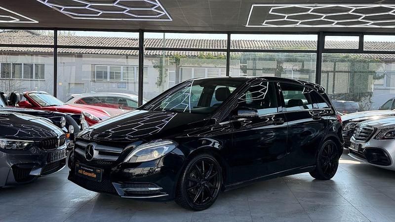 Gebraucht Mercedes B180 122 PS (89 kW) 2013 Schwarz Van / Kleinbus