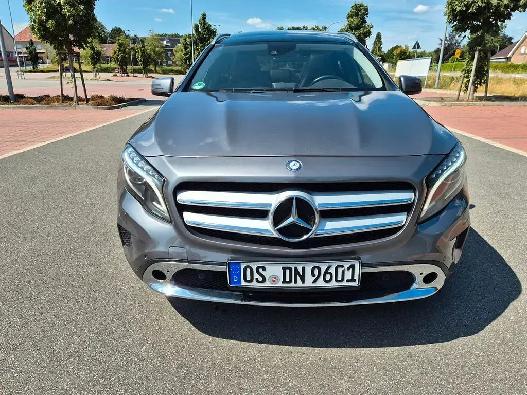 Gebraucht Mercedes GLA220 Urban 170 PS (125 kW) 2015 Grau SUV