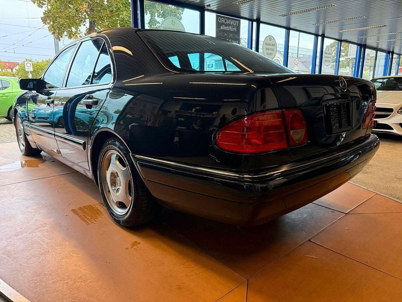 Gebraucht Mercedes E420 Avantgarde 279 PS (205 kW) 1997 Schwarz Limousine