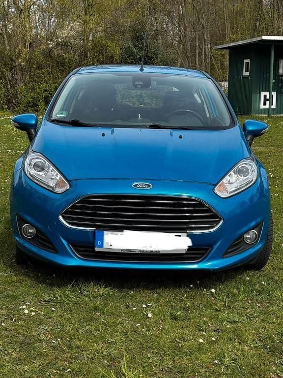 Gebraucht Ford Fiesta Titanium 101 PS (74 kW) 2014 Blau Kleinwagen