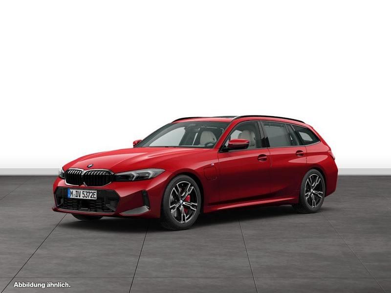 Rot Gebraucht 2025 BMW 330e M Sport Kombi | 51.960 € (Fairer Preis) - Bild 1/4
