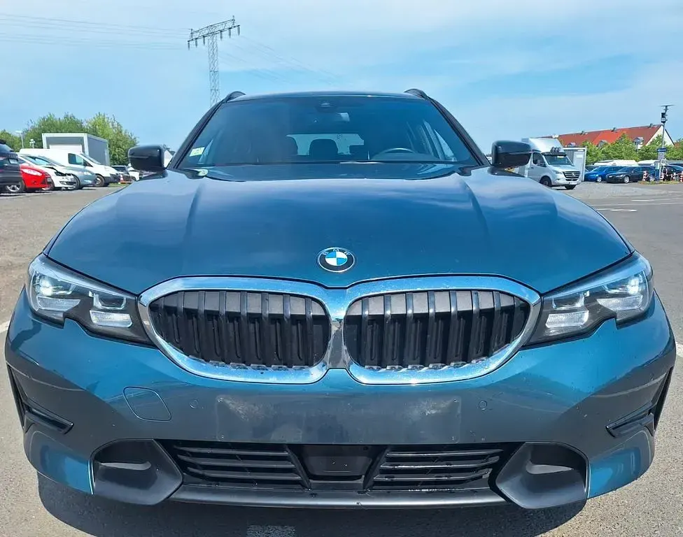 Gebraucht BMW 320e Advantage 204 PS (150 kW) 2021 Schwarz Kombi