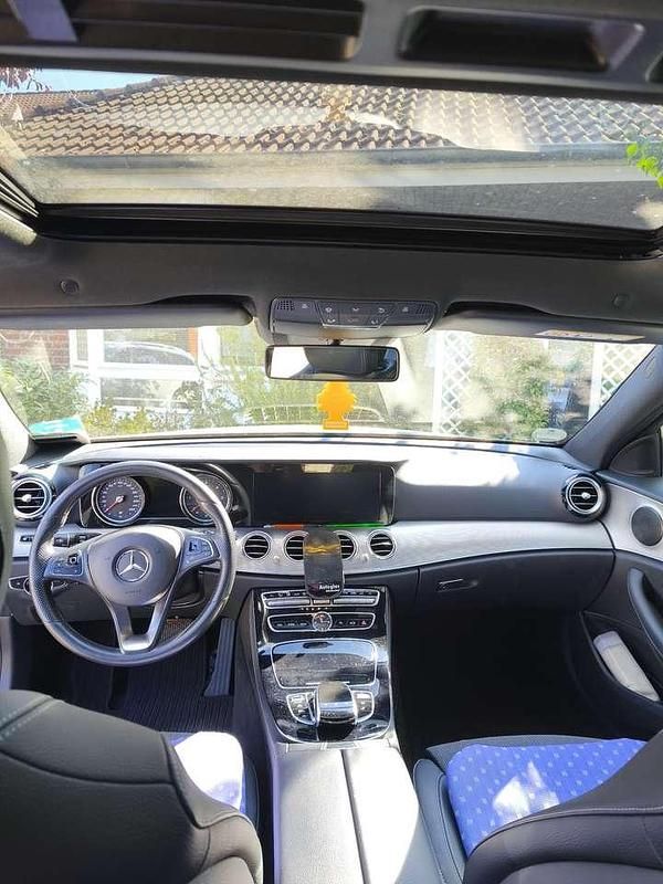 Schwarz Gebraucht 2018 Mercedes E220 Avantgarde Kombi | 23.000 € (Superpreis) - Bild 1/4