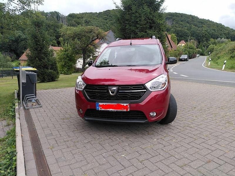 Rot Gebraucht 2020 Dacia Dokker Comfort Van | 12.200 € (Guter Preis) - Bild 1/4