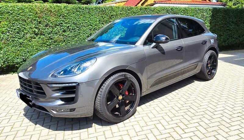 Grau Gebraucht 2016 Porsche Macan Turbo SUV | 46.800 € (Etwas zu teuer) - Bild 1/4