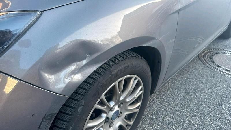 Gebraucht Ford Focus Titanium 140 PS (102 kW) 2011 Braun Limousine