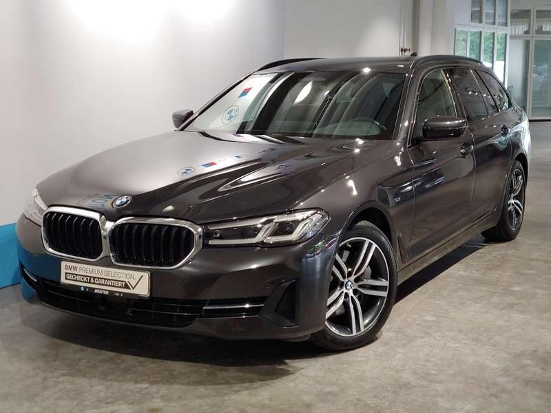 Grau Gebraucht 2020 BMW 530 Performance Limousine | 37.390 € (Fairer Preis) - Bild 1/3