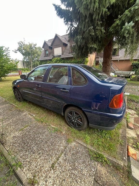 Schwarz Gebraucht 2000 VW Polo Classicline Limousine | 950 € (Superpreis) - Bild 1/4