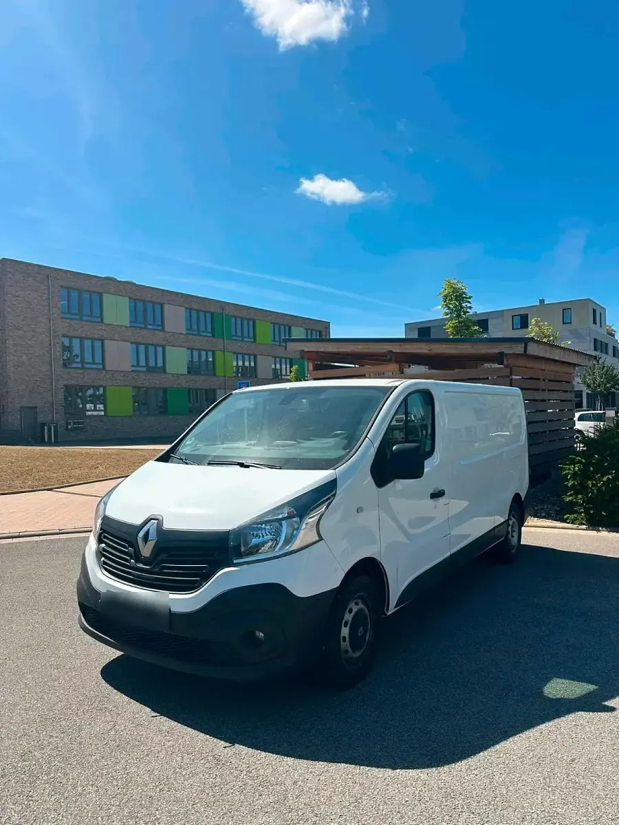 Gebraucht Renault Trafic 121 PS (88 kW) 2018 Weiß Van / Kleinbus