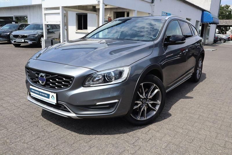 Osmium grey Gebraucht 2015 Volvo V60 CC Summum Kombi | 17.480 € (Fairer Preis) - Bild 1/4