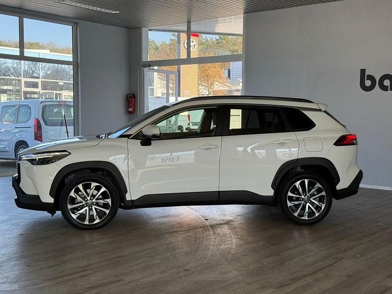 Gebraucht Toyota Corolla Cross Team 197 PS (144 kW) 2022 Schneeweiß SUV