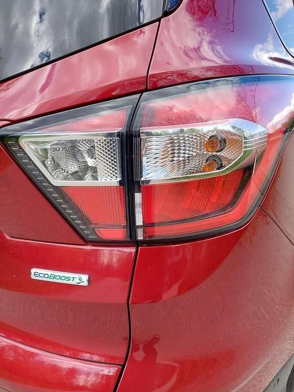 Gebraucht Ford Kuga Titanium 150 PS (110 kW) 2018 Rot SUV