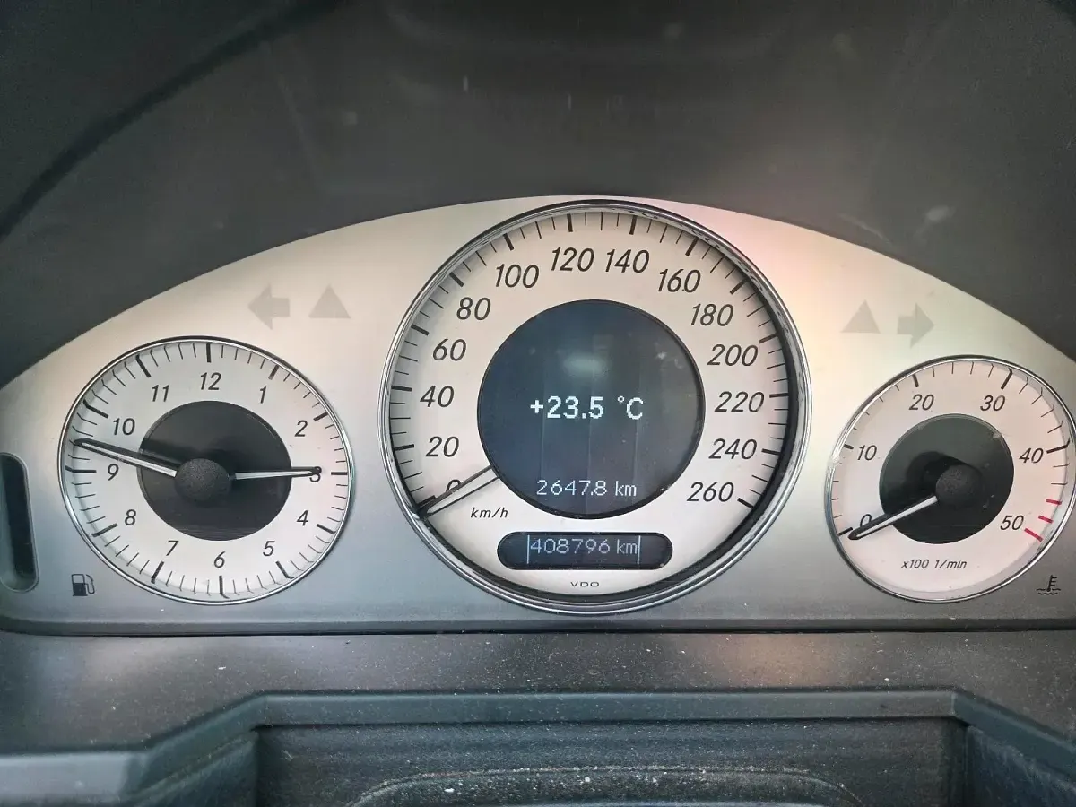 Używany Mercedes E280 177 KM (130 kW) 2005 Srebrny Kombi