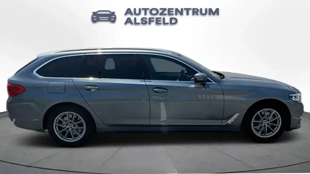 Gebraucht BMW 520 190 PS (139 kW) 2019 Blau Kombi