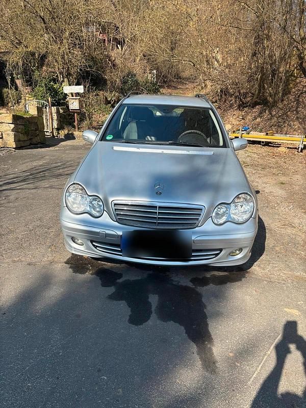 Second-hand Mercedes 220 2006 Andere farben Berlinǎ